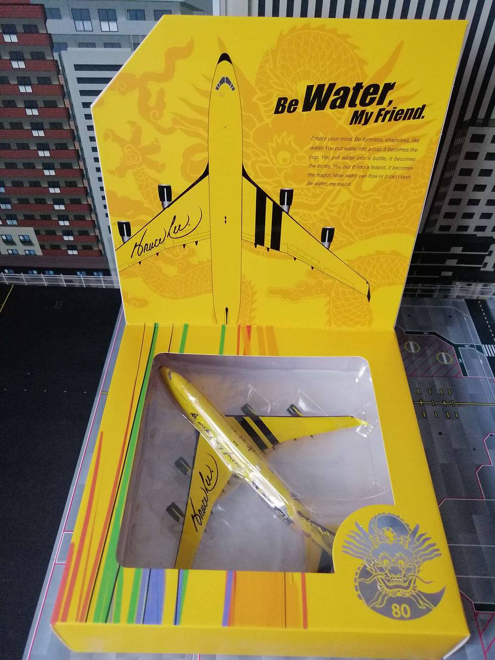 Thumbnail: BX -JC WINGS / TINY BRUCE LEE  - FANTASY LIVERY BOEING B747-400 1/400