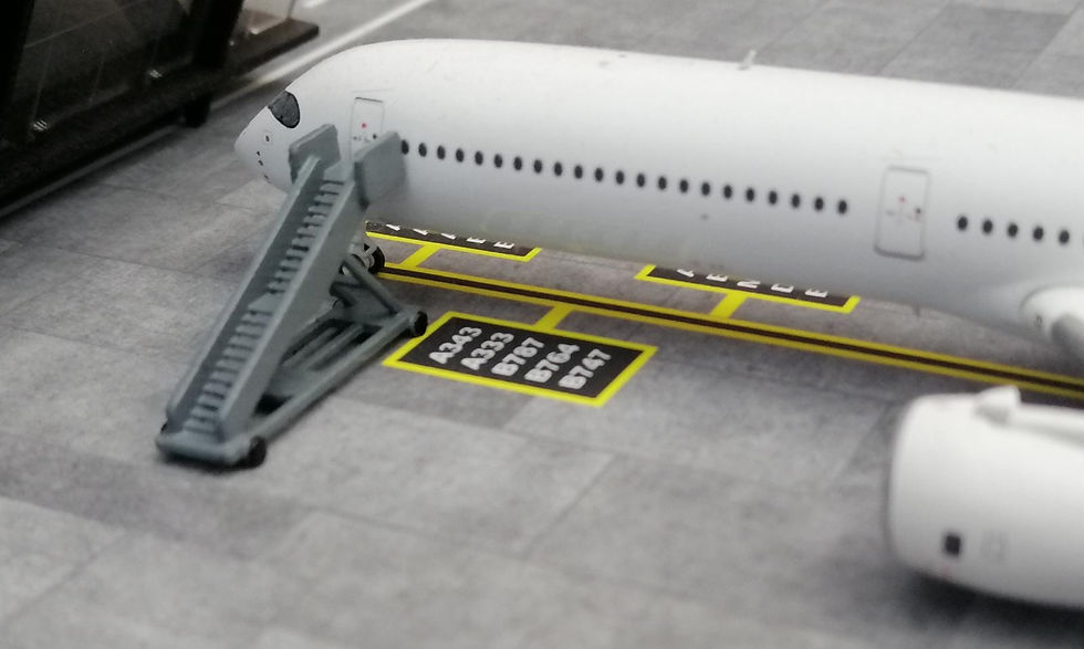 Miniatura: WINGS400 PASSENGER STAIRS / GSE  (SET OF 6) LARGE AIRCRAFT 1/400 SCALE GREY NEW DESIGN