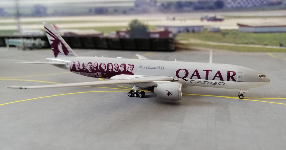 Küçük resim: PHOENIX QATAR AIRWAYS CARGO B777-FDZ A7-BFG "MOVED BY PEOPLE"  1/400