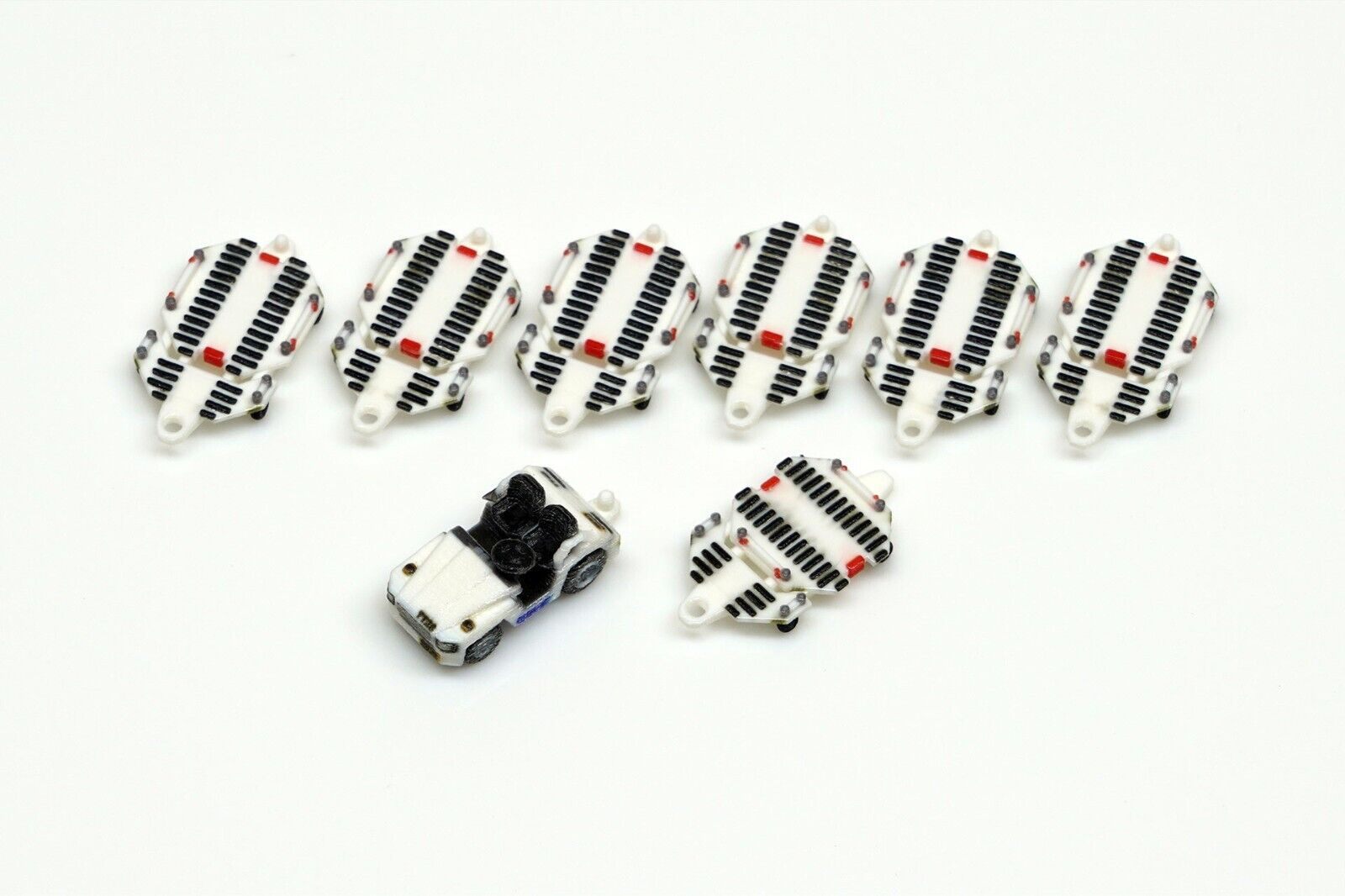 HAKONIWAGIKEN AIRPORT ACCESSORIES 8PC ULD DOLLEY SET WITH TRACTOR 1/200