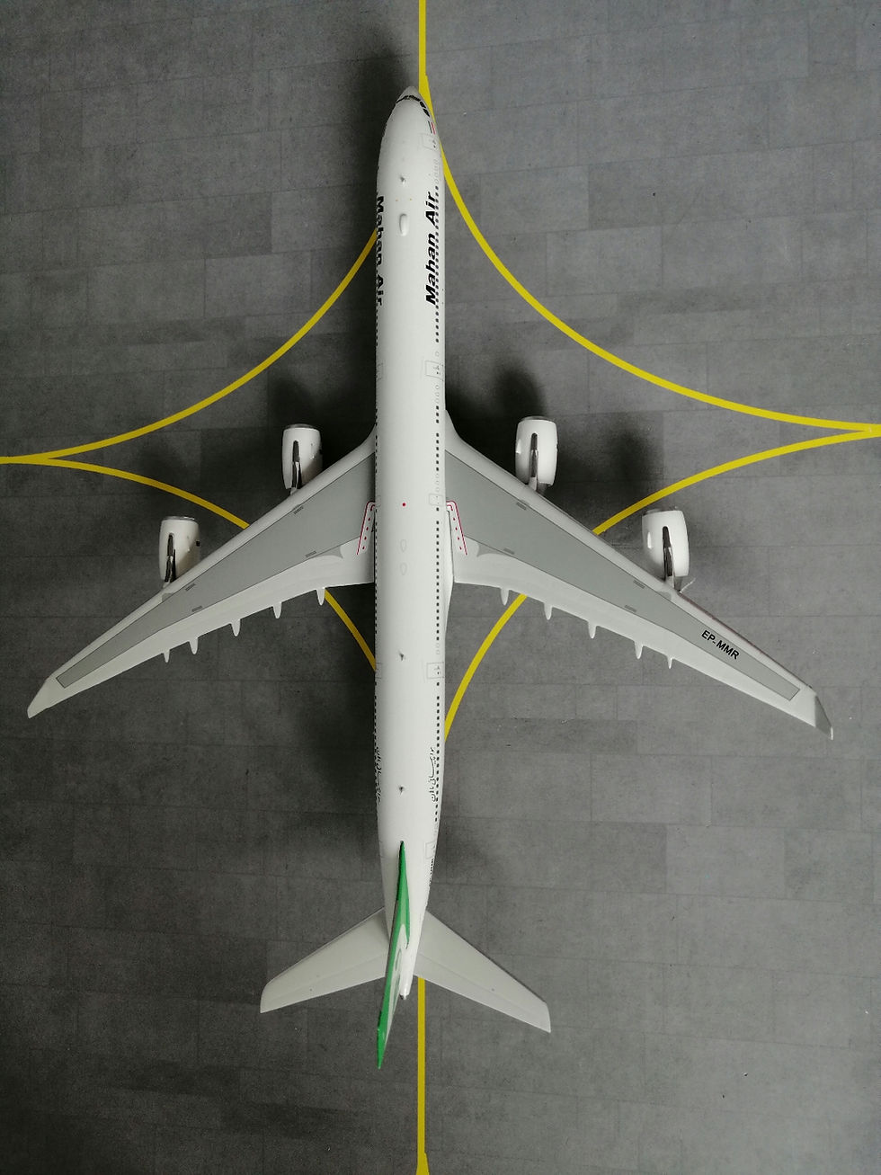 Miniatyrbilde: PHOENIX MAHAN AIR AIRBUS A340-600 EP-MMR   1/400