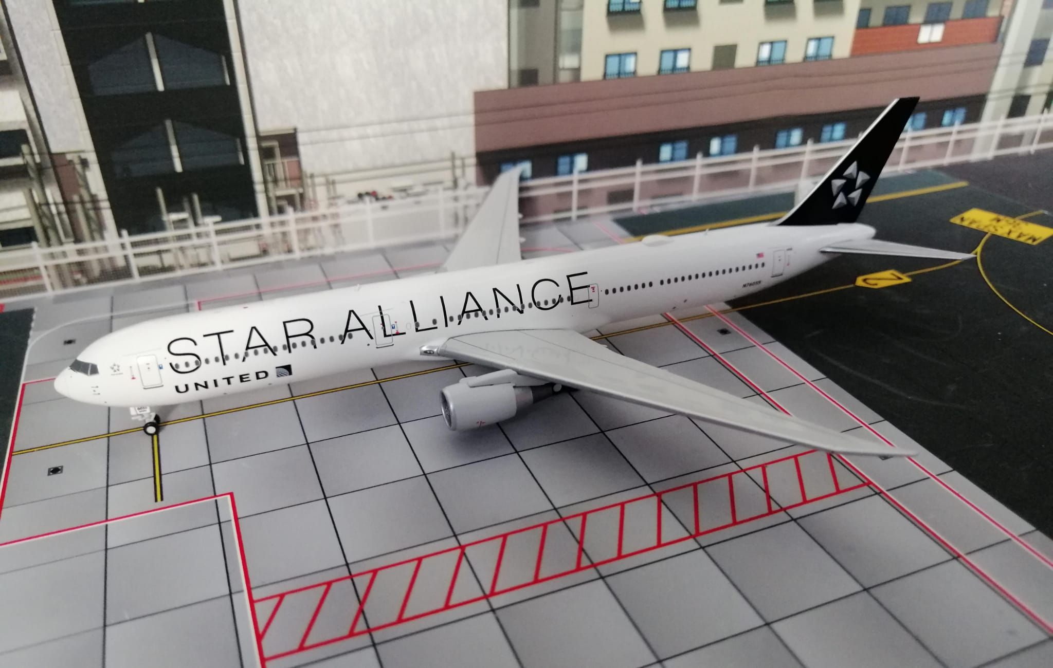 PANDA UNITED AIRLINES BOEING B767-400 N76055 " STAR ALLIANCE" 1/400