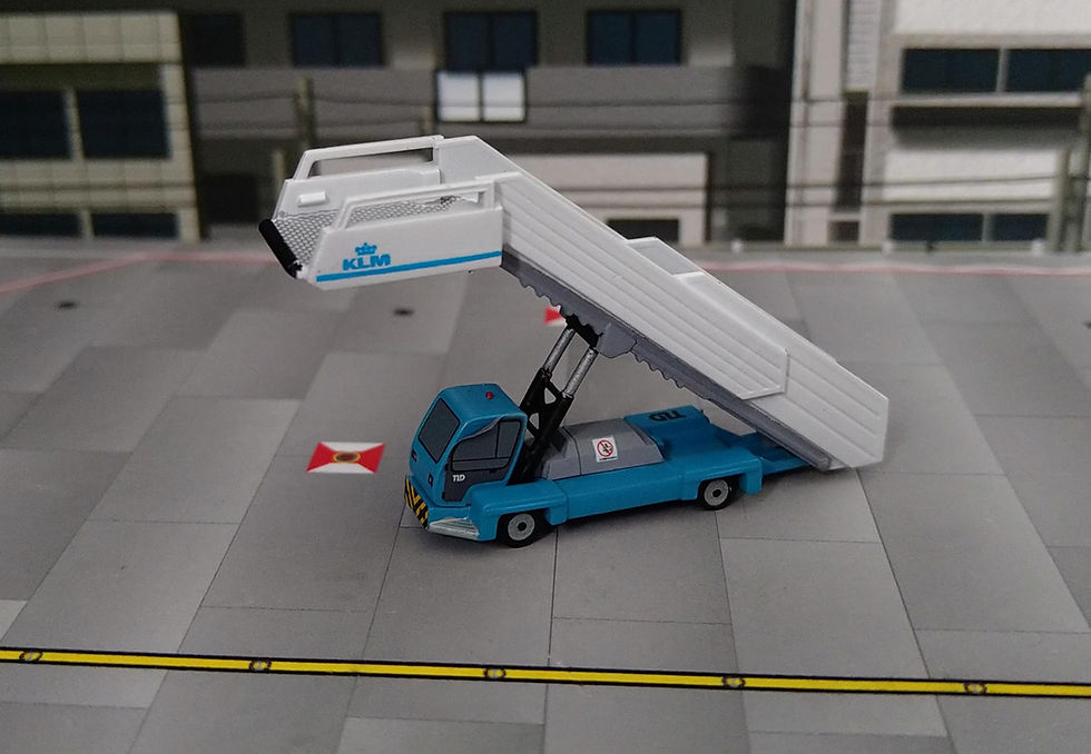 縮圖：INFINITE MODEL ACCESSORIES - GSE  PASSENGER STAIRS  ABS-580 (KK)  KLM 1/200