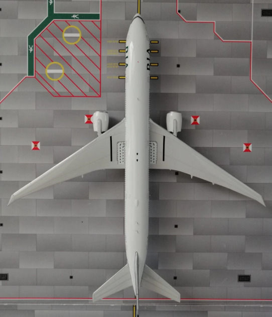Miniaturebillede: PHOENIX PIA PAKISTAN INTERNATIONAL BOEING  B777-300ER AP-BMS 1400