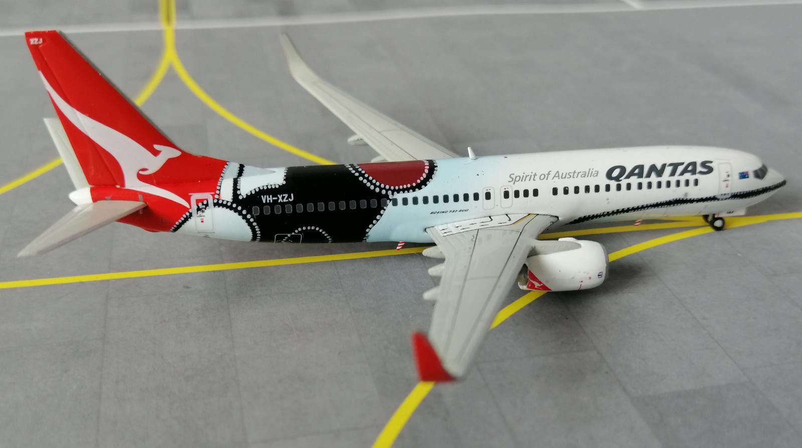 GEMINI JETS QANTAS B737-800 VH-XZJ "MENDOOWOORRJI" 1/400