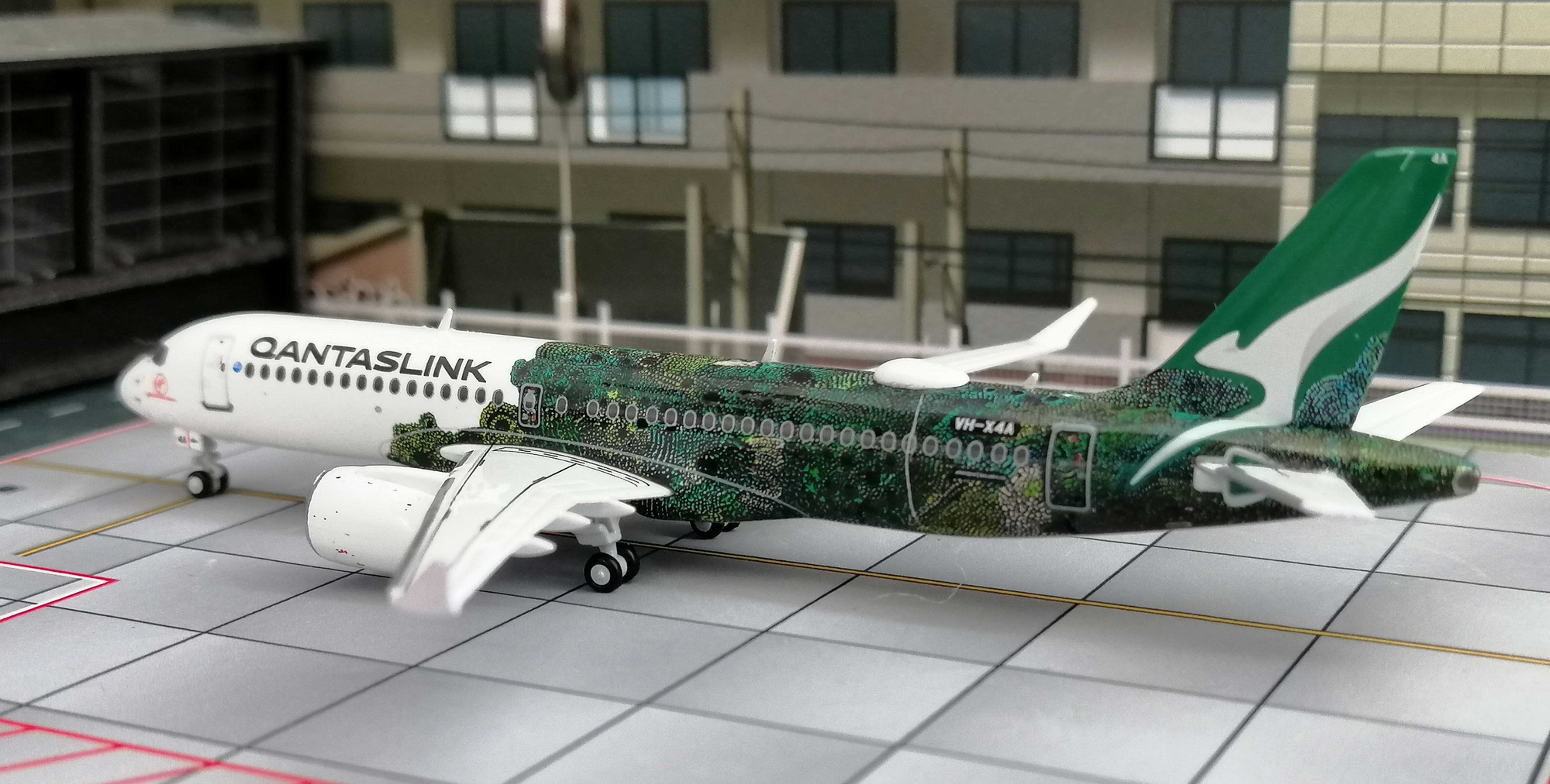 GEMINI JETS QANTAS AIRWAYS AIRBUS A220-300  VH- X4A  1/400