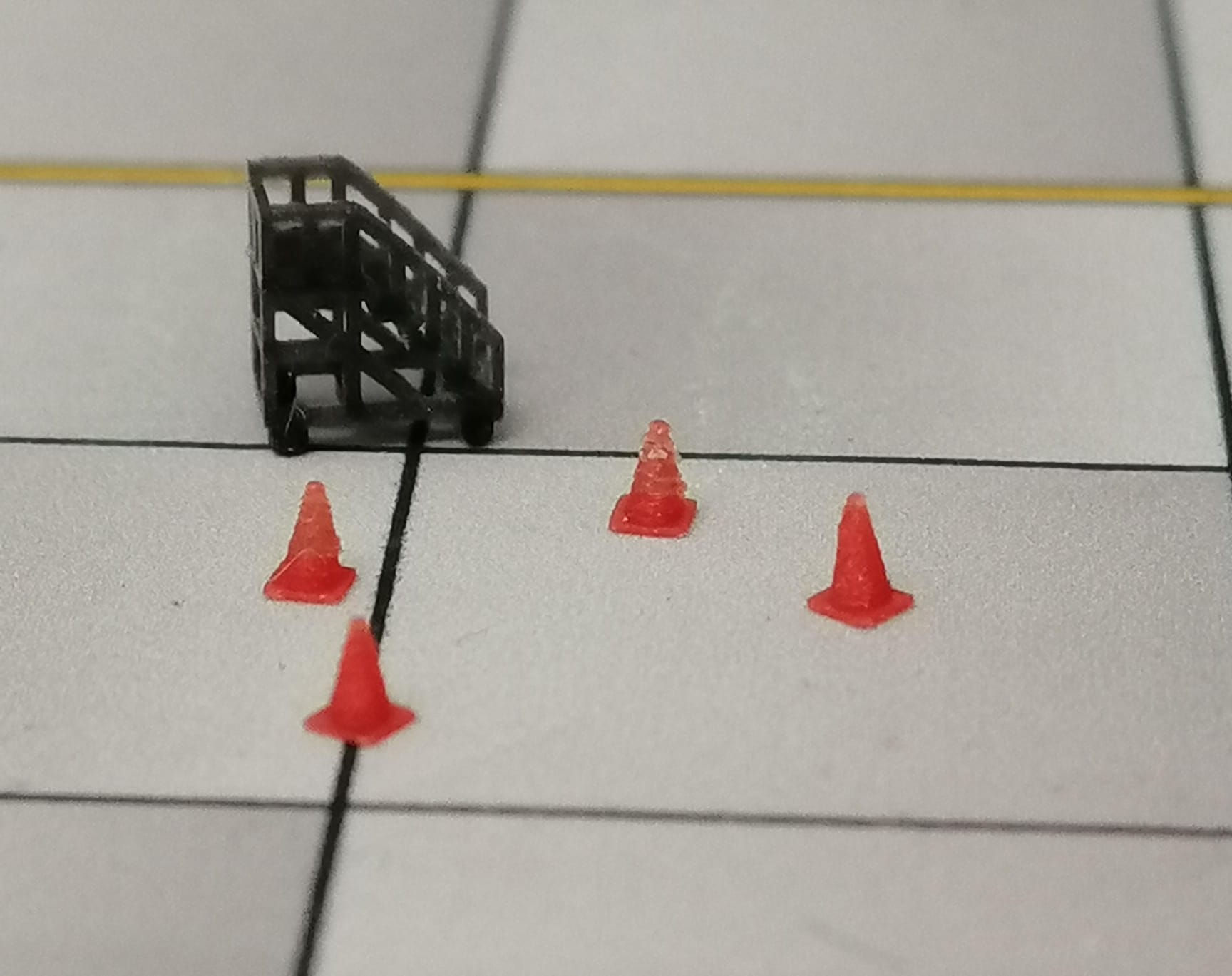 HAKONIWAGIKEN AIRPORT ACCESSORIES 5 PC STAIRS AND CONES 1/400