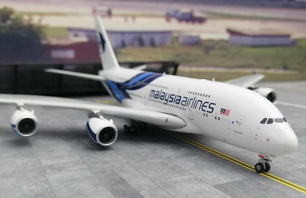 Miniature : PHOENIX MALAYSIA AIRLINES AIRBUS A380 9M-MNC 1/400