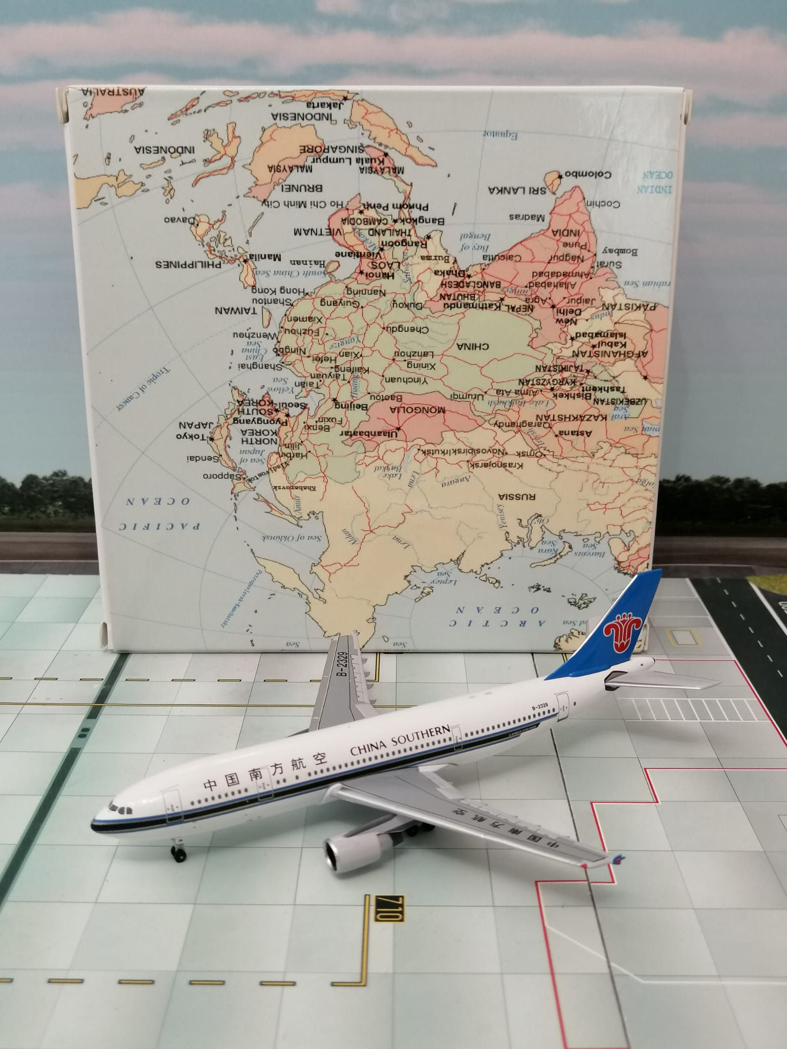 BX- AEROCLASSICS CHINA SOUTHERN AIRBUS A300 B-2329 1/400