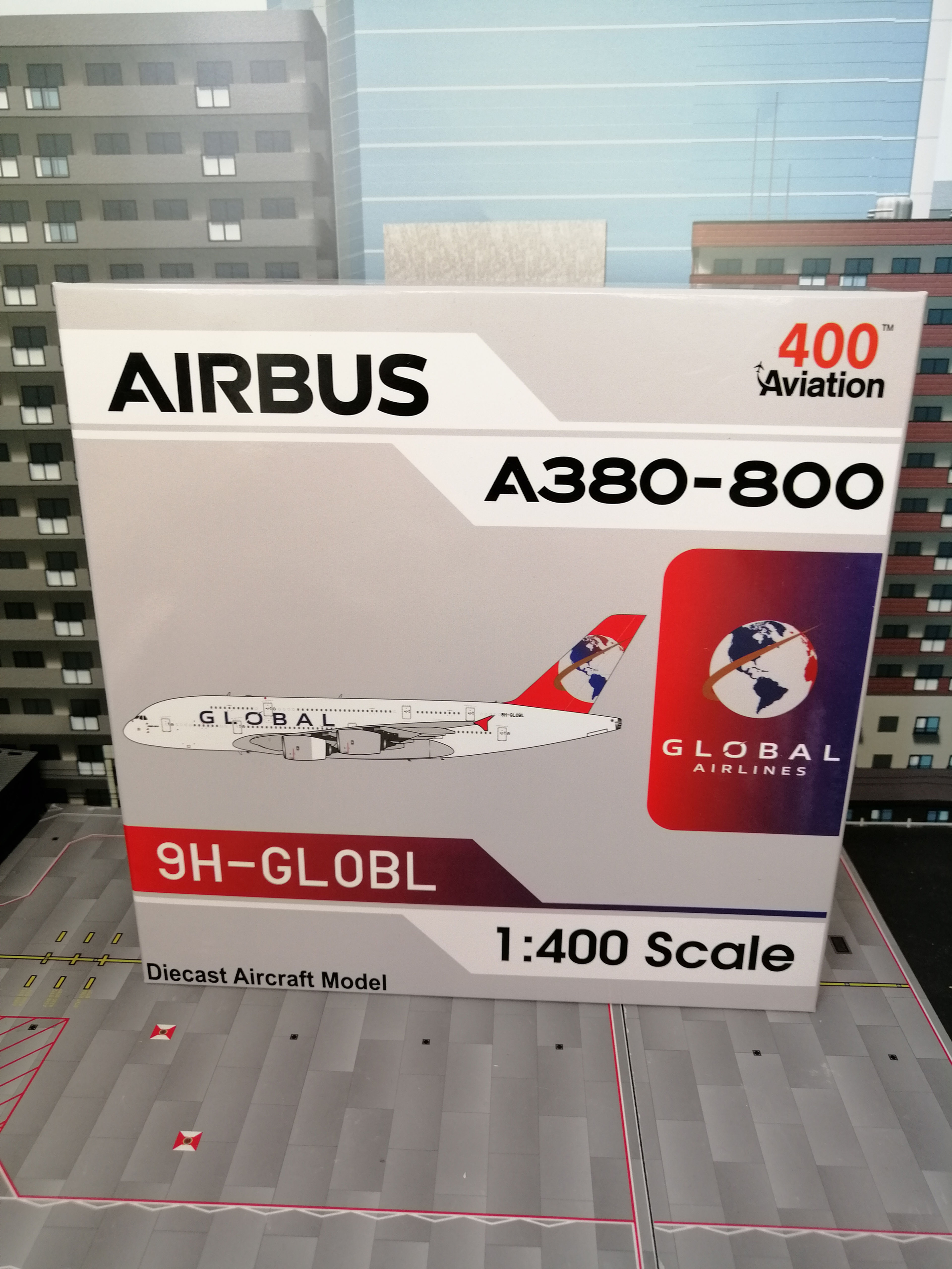 AV400 GLOBAL AIRLINES AIRBUS A380-800 9H-GLOBL 1/400