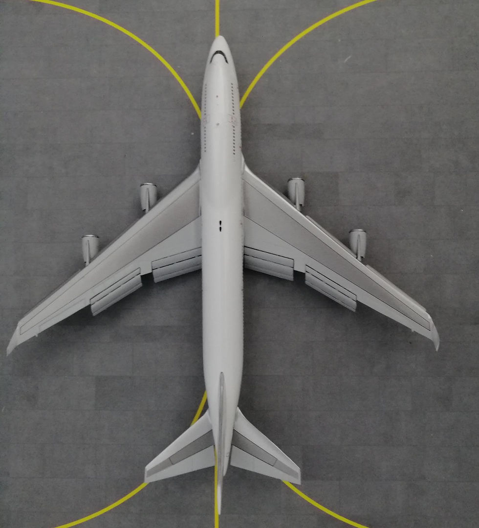サムネイル： Boeing B747-400 BLANK  with GE engines ( FLAPS DOWN CONFIG)  in 1/400 by JC Wings.