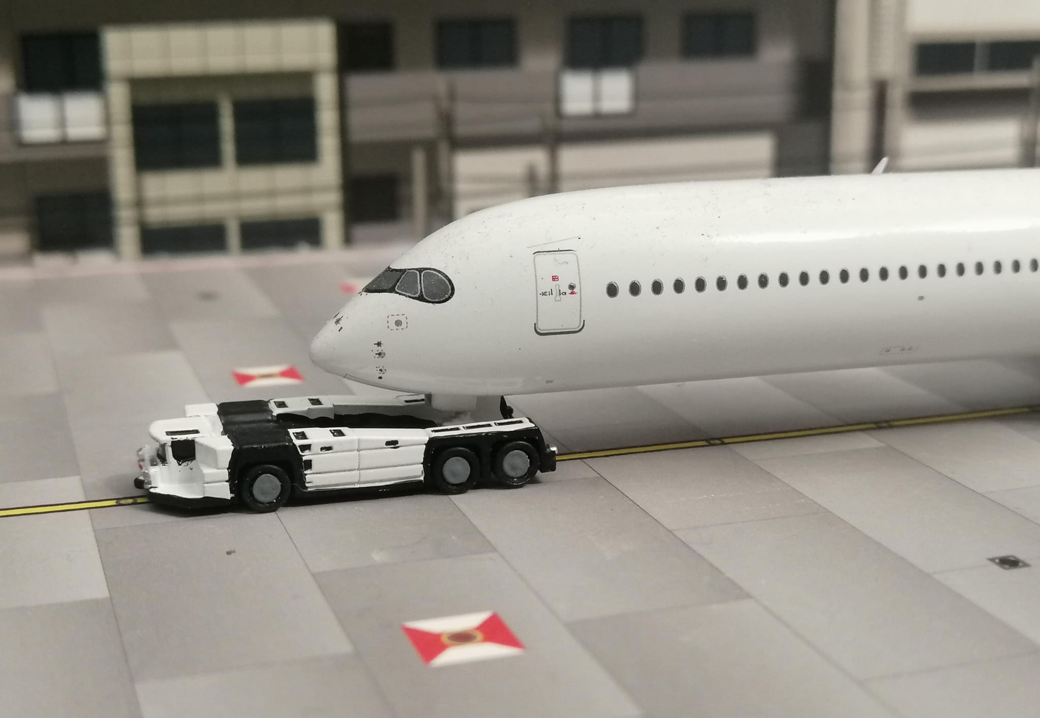 FANTASY WINGS AIRCRAFT TUG  AST-1 6X6 BLANK FW4-002 1/400