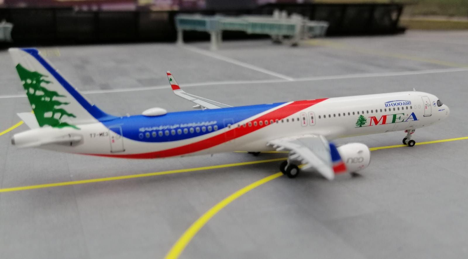 PANDA MODELS  MIDDLE EAST AIRLINES -MEA AIRBUS A321NEO T7-ME3 "MSN10,000" 1/400