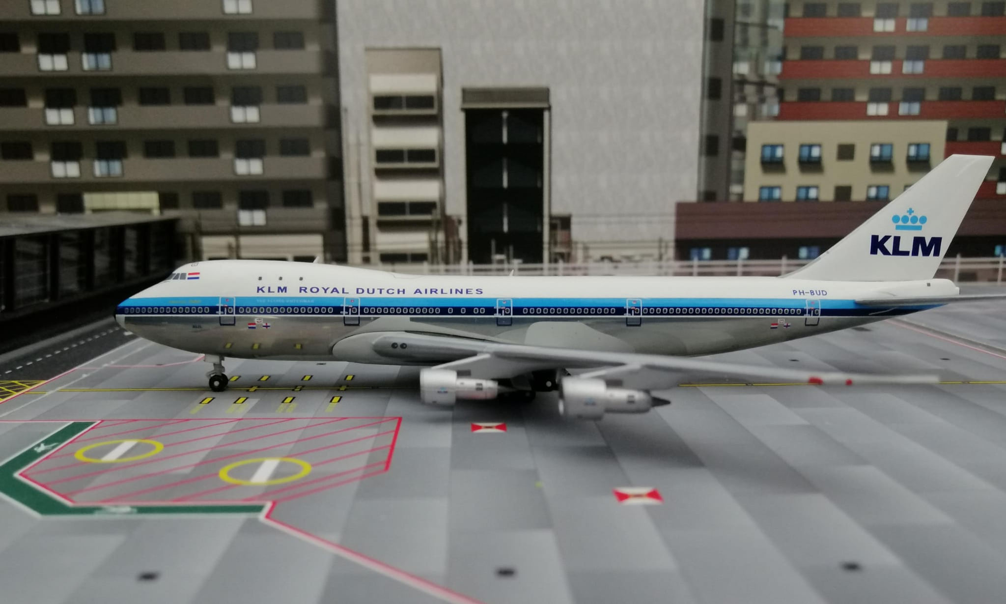 BIG BIRD KLM- ROYAL DUTCH AIRLINES BOEING B747-206B PH-BUD 1/400