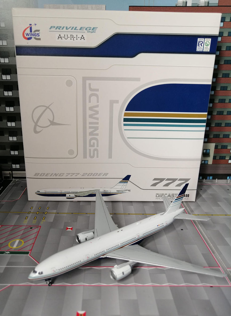 JC WINGS PRIVILEGE  AURIA  BOEING B777-200ER EC-MUA 1/400