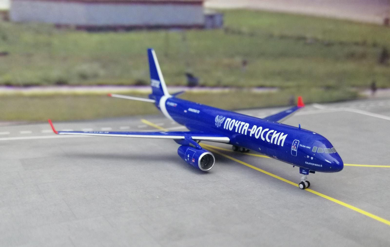 PANDA MODELS POCHTA ROSSIL TUPOLEV TU-204-100C RA-64052 1/400