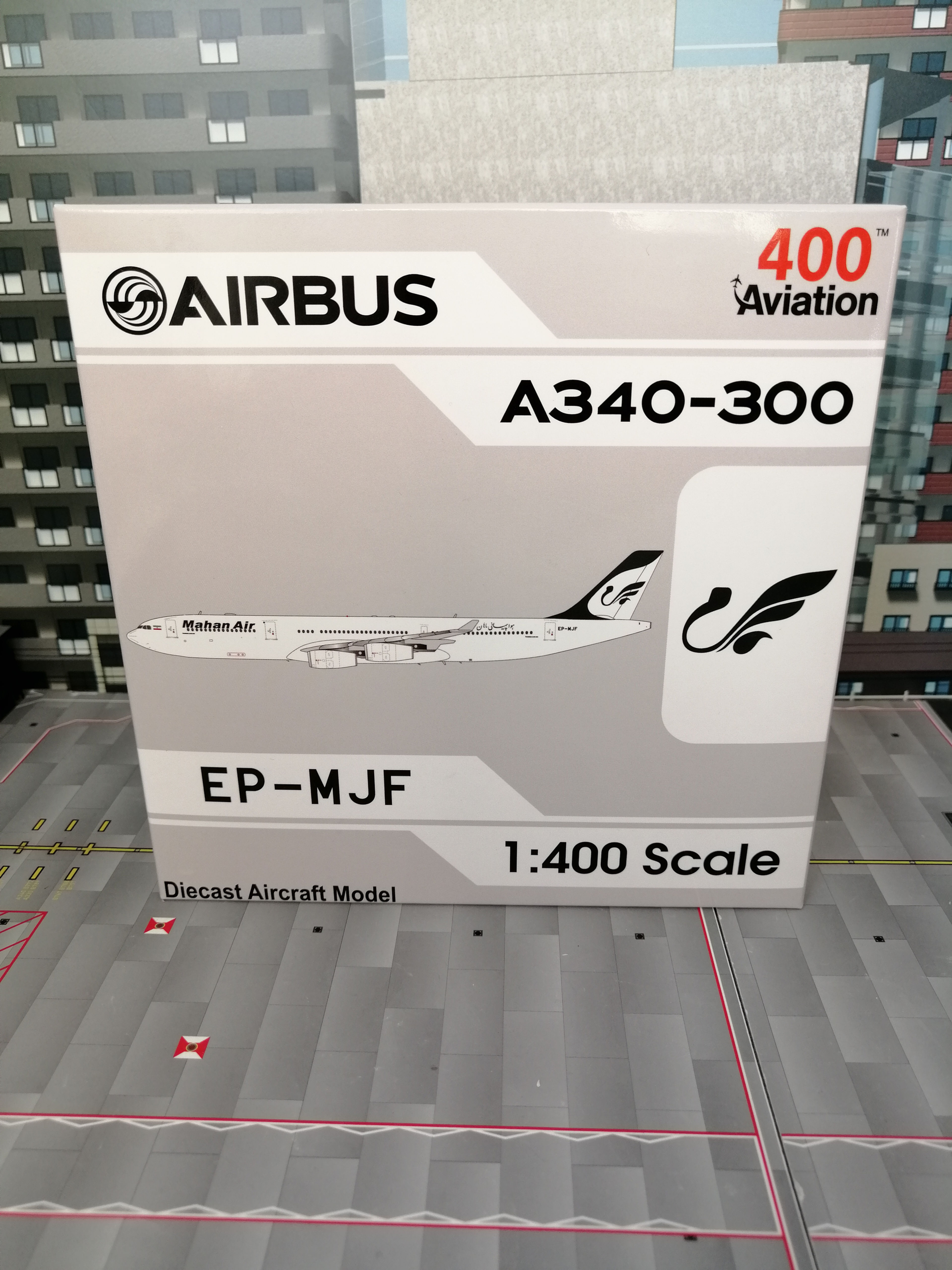 AV400 MAHAN AIR AIRBUS A340-300 EP-MJF 1/400