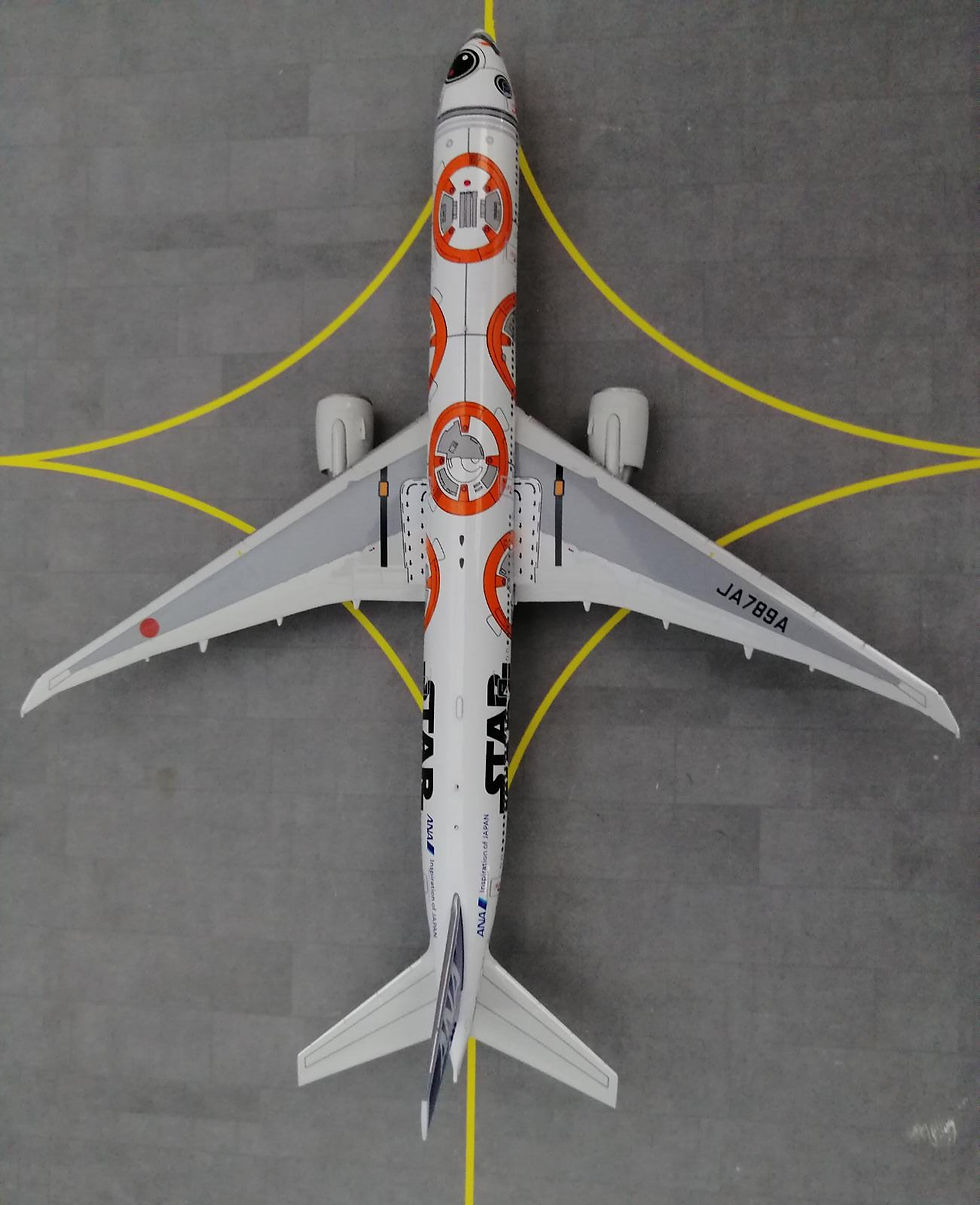 Miniatyrbilde: AV400 ANA BOEING B777-300ER JA789A "STAR WARS BB8" 1/400