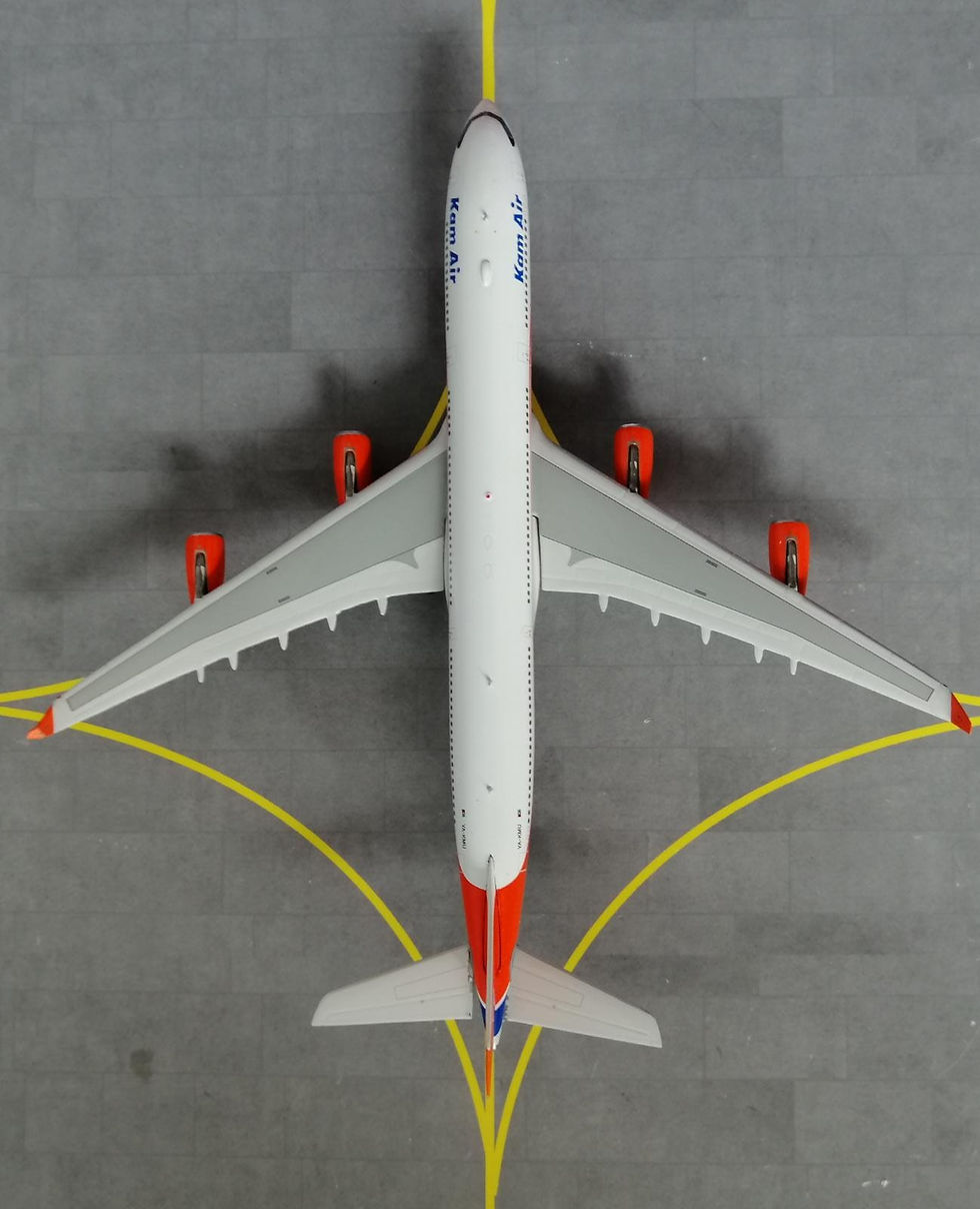 Miniaturebillede: PHOENIX  KAM AIR AIRBUS A340-300  YA-KMU   1/400