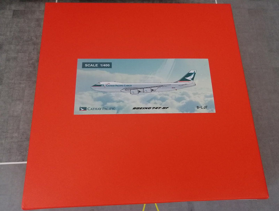 Miniaturbild: JC WINGS CATHAY PACIFIC BOEING B747-8F "INTERACTIVE" B-LJF 1/400