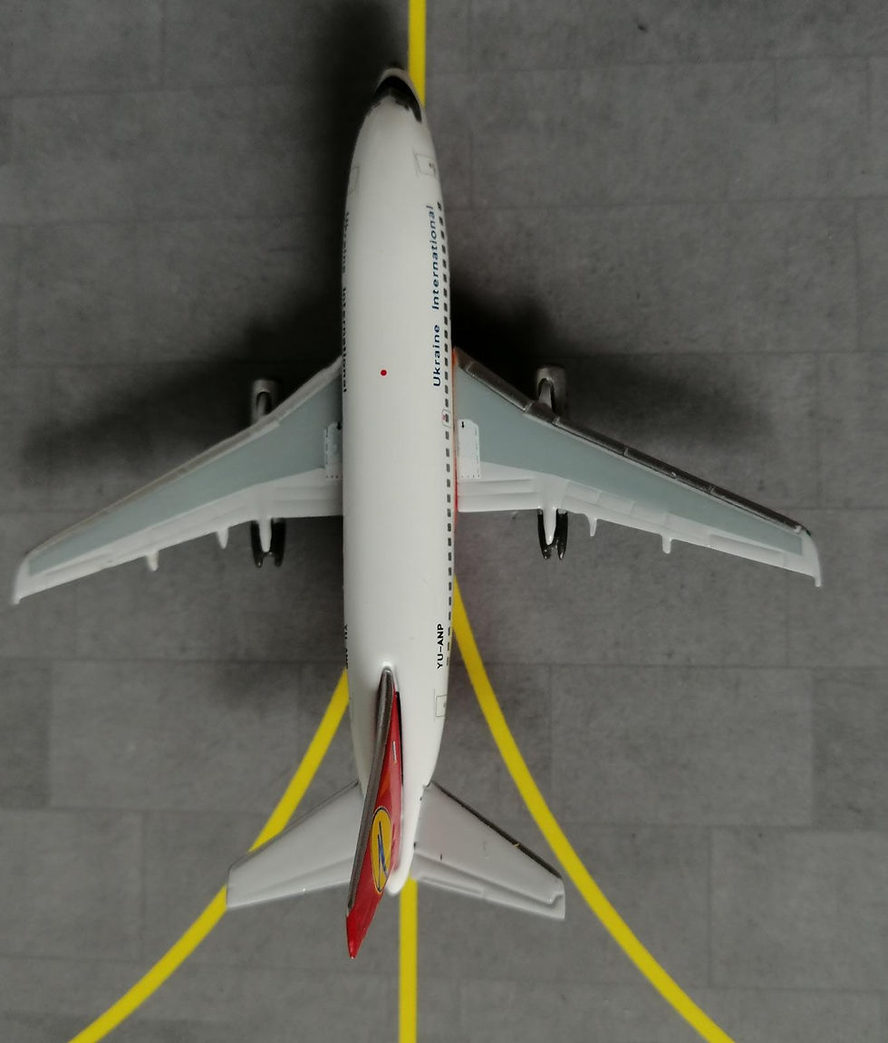 Miniatyrbild: AEROCLASSICS UKRAINE INTERNATIONAL   BOEING B737-200 YU-ANP  1/400