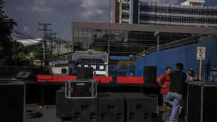 Bukele llama a la insurrección y la Fuerza Armada le jura lealtad