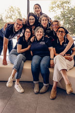 Portrait de groupe et portrait corporate pris par le studio ravallec à Quimper dans le Finistère.