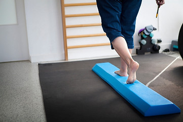 A picture of person standing on an aerobic stepper