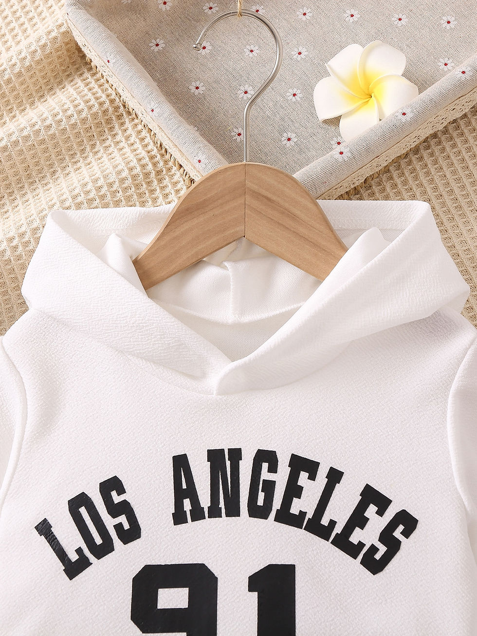 الصورة المصغرة: هودي للبنات الصغار بطباعة أحرف و مرقع بقلب تنورة ذو تجاعيد