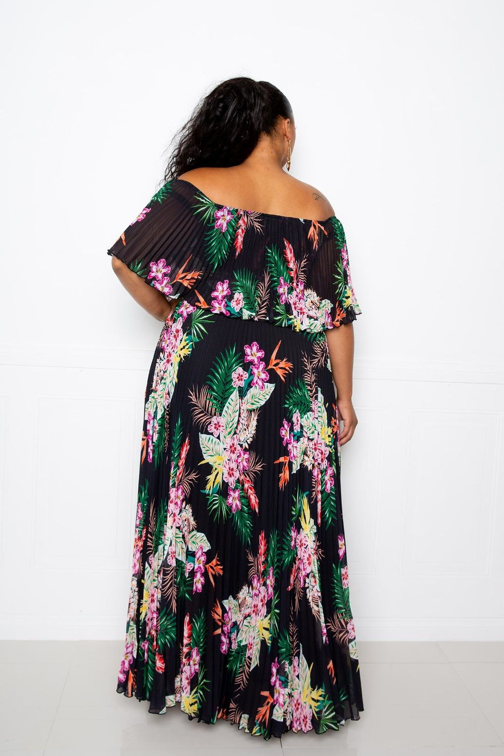 Thumbnail: Tropical Printed Off Shoulder Pleated Maxi Dress