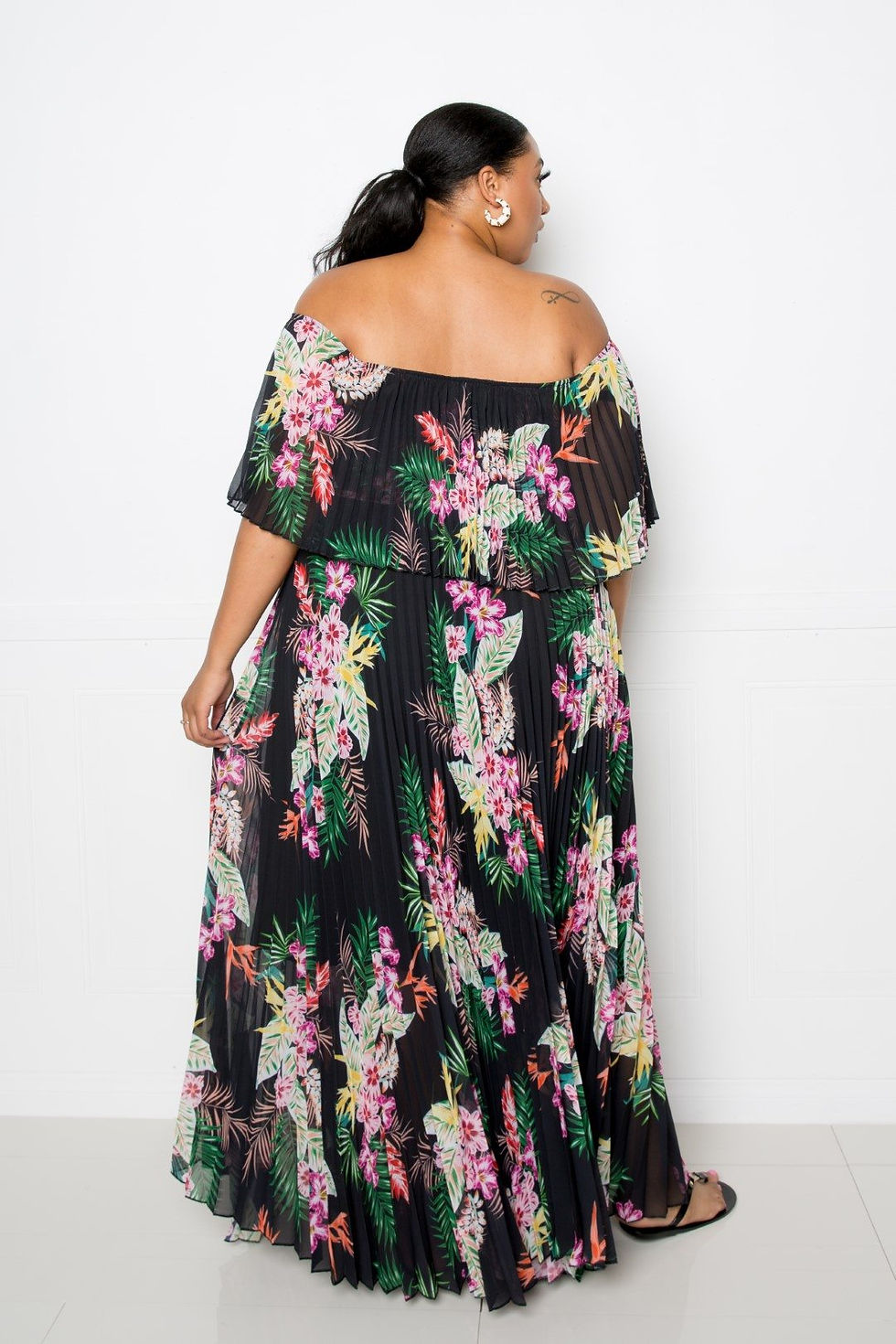Thumbnail: Tropical Printed Off Shoulder Pleated Maxi Dress