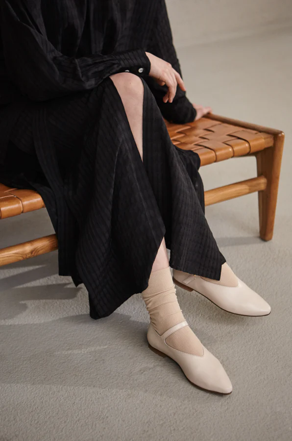 act-series-walter-off-white.webp