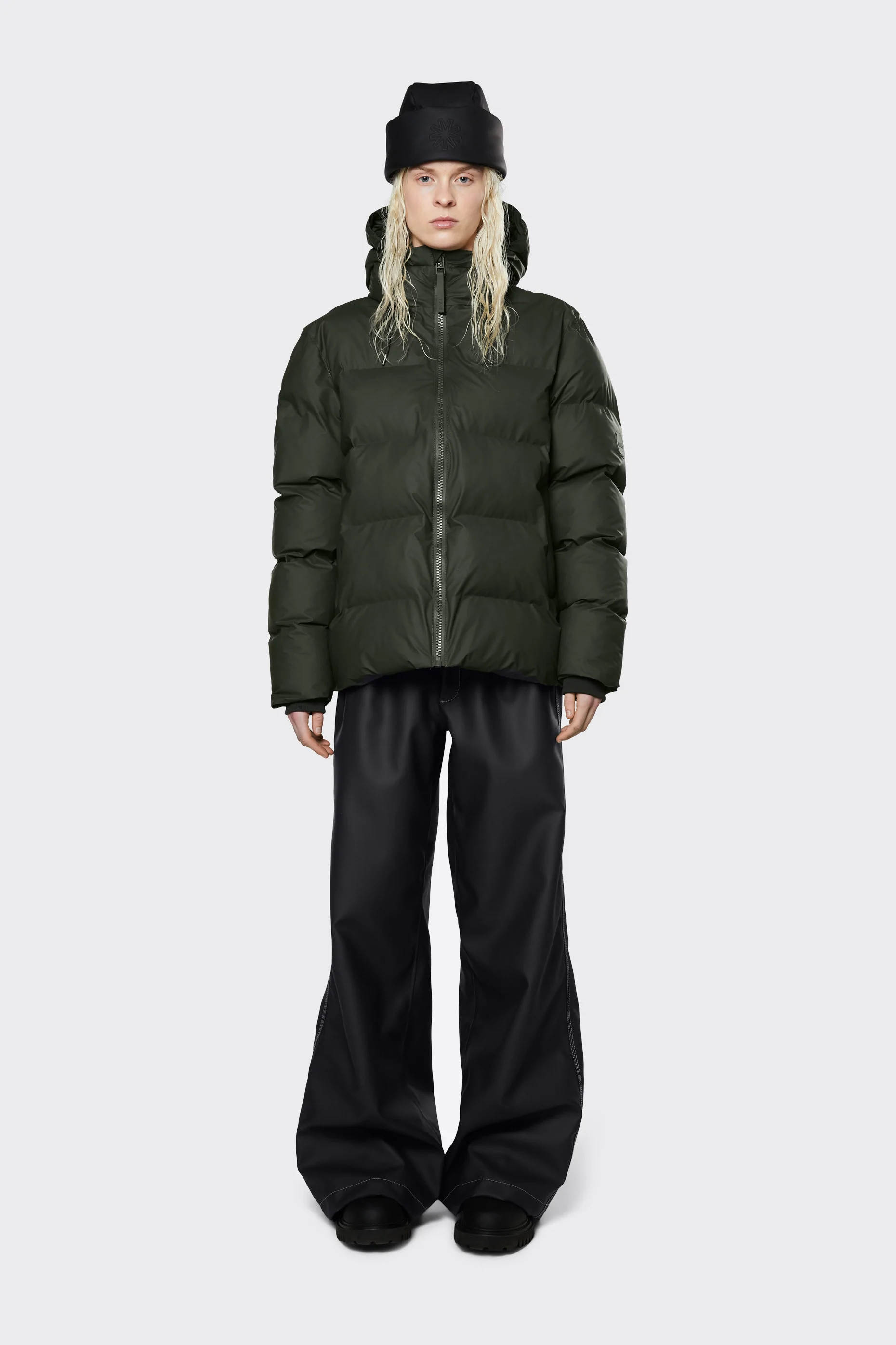 doudoune courte puffer couleur verte de Rains