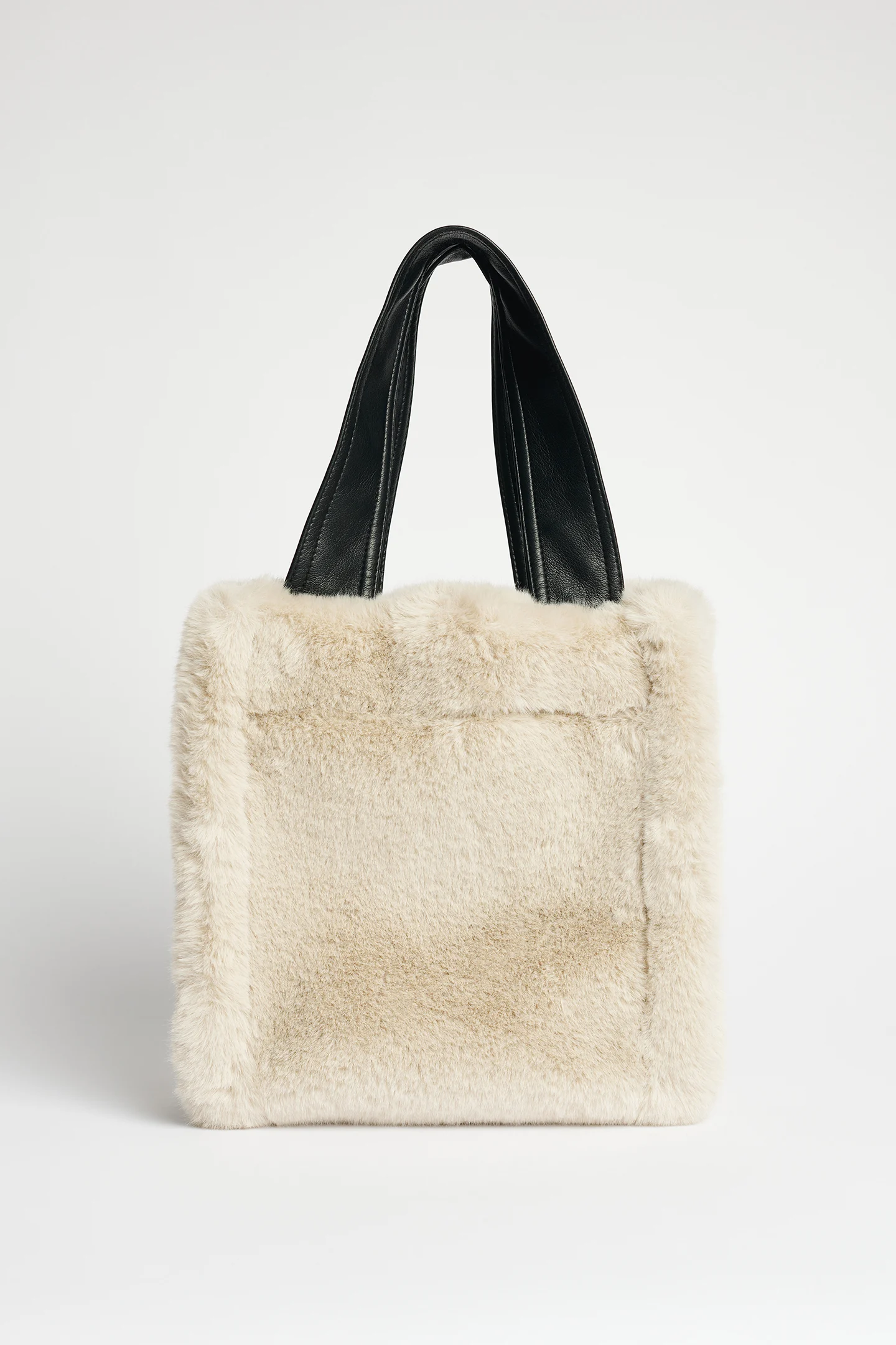 stad-studio-sac-fourrure-lisetnis.webp