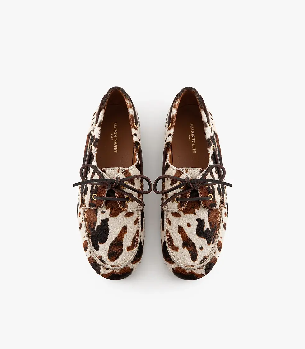 Chaussures bateaux imprimés vache Maison Toufet
