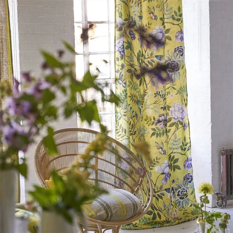 rideaux jaune imprimé de fleurs mauves Porcelaine de Chine © designers guild