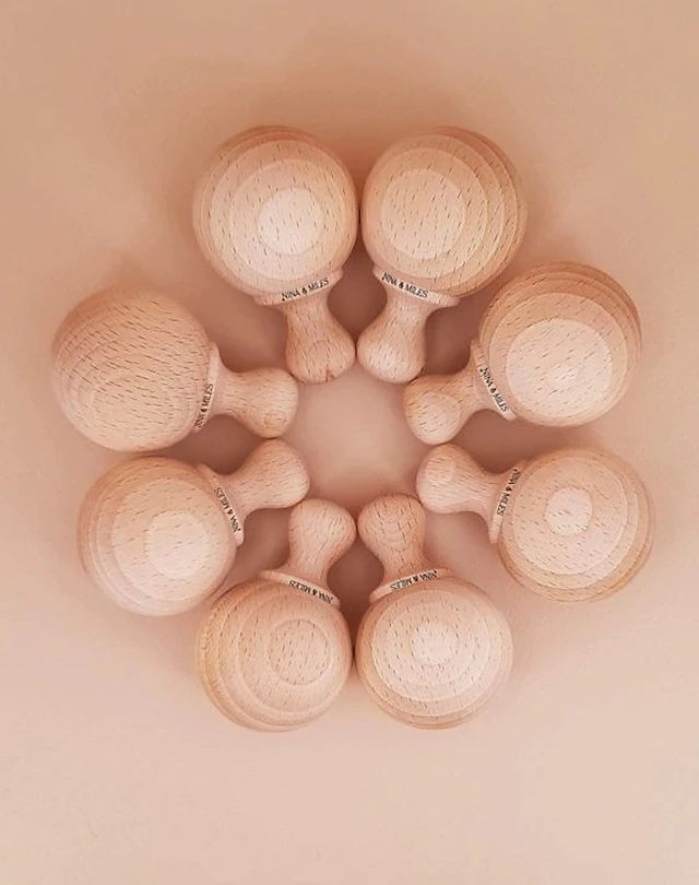 mini maracas en bois pour bébés