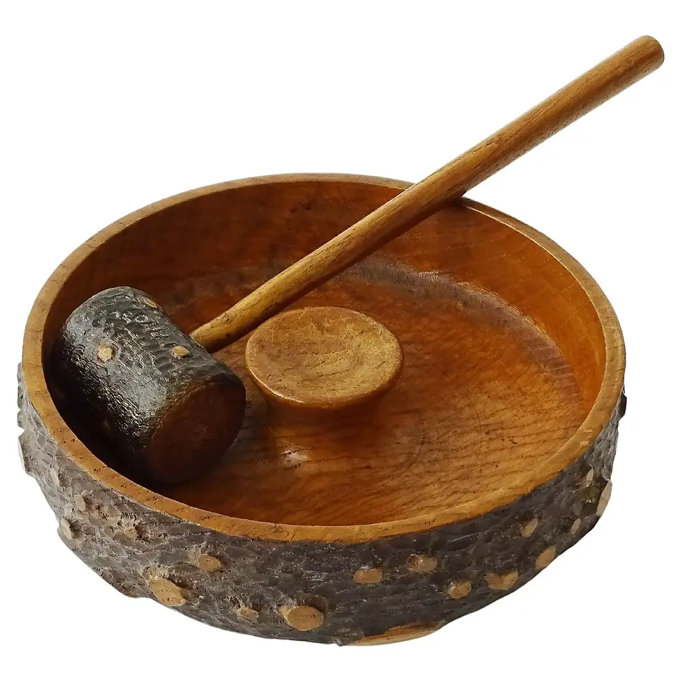casse noix à percussions en bois taillé