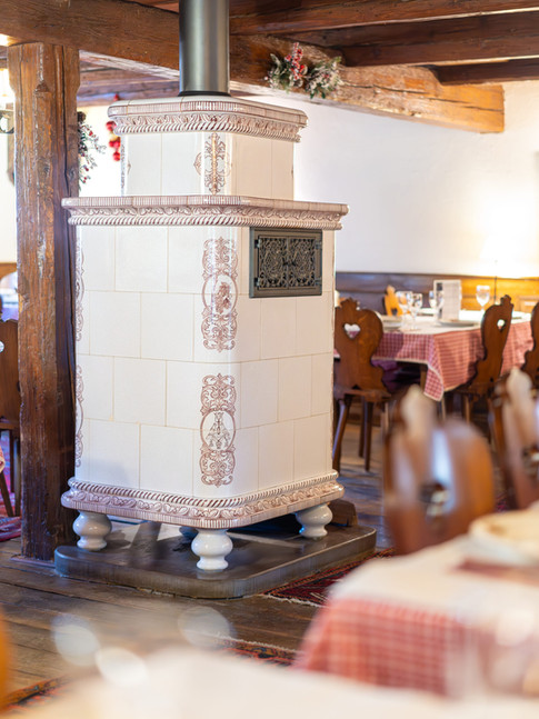 poêle en céramique dans le restaurant Le Marronnier en Alsace 