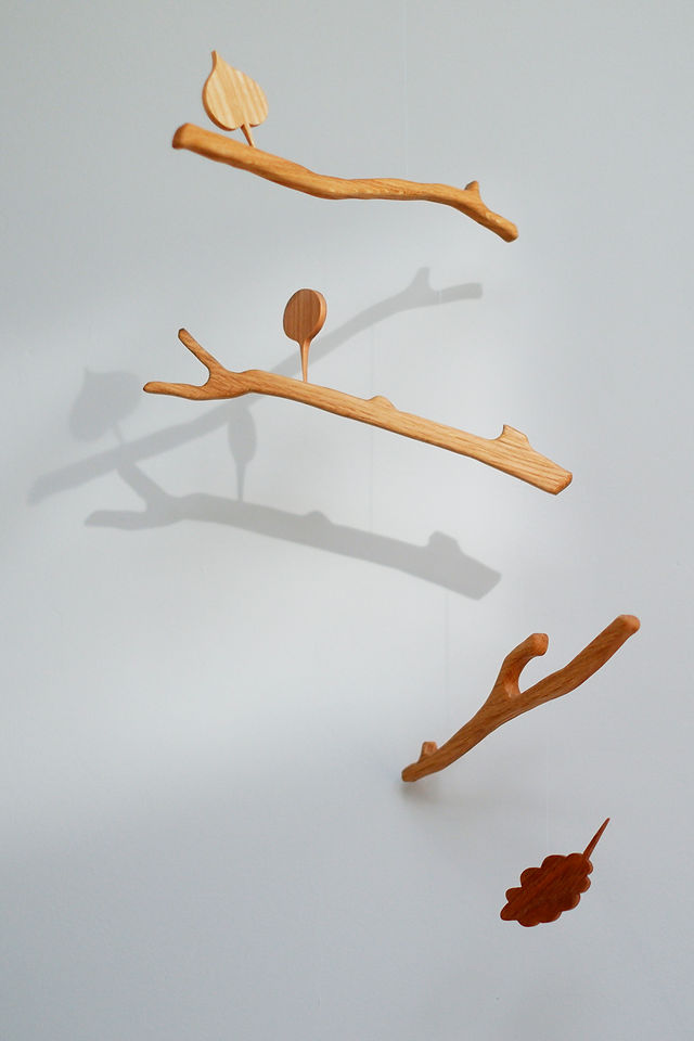 Mobile en bois en forme de branches
