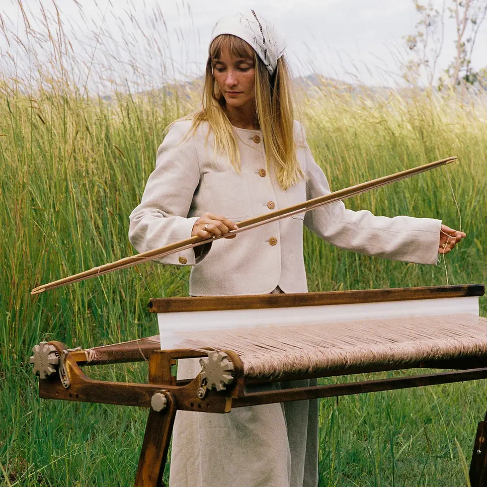 SKALL STUDIO ET TAIS ROSE WAE