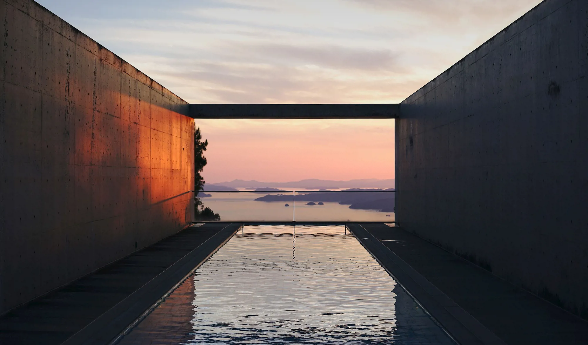 vue de la piscine de l'hôtel Setouchi