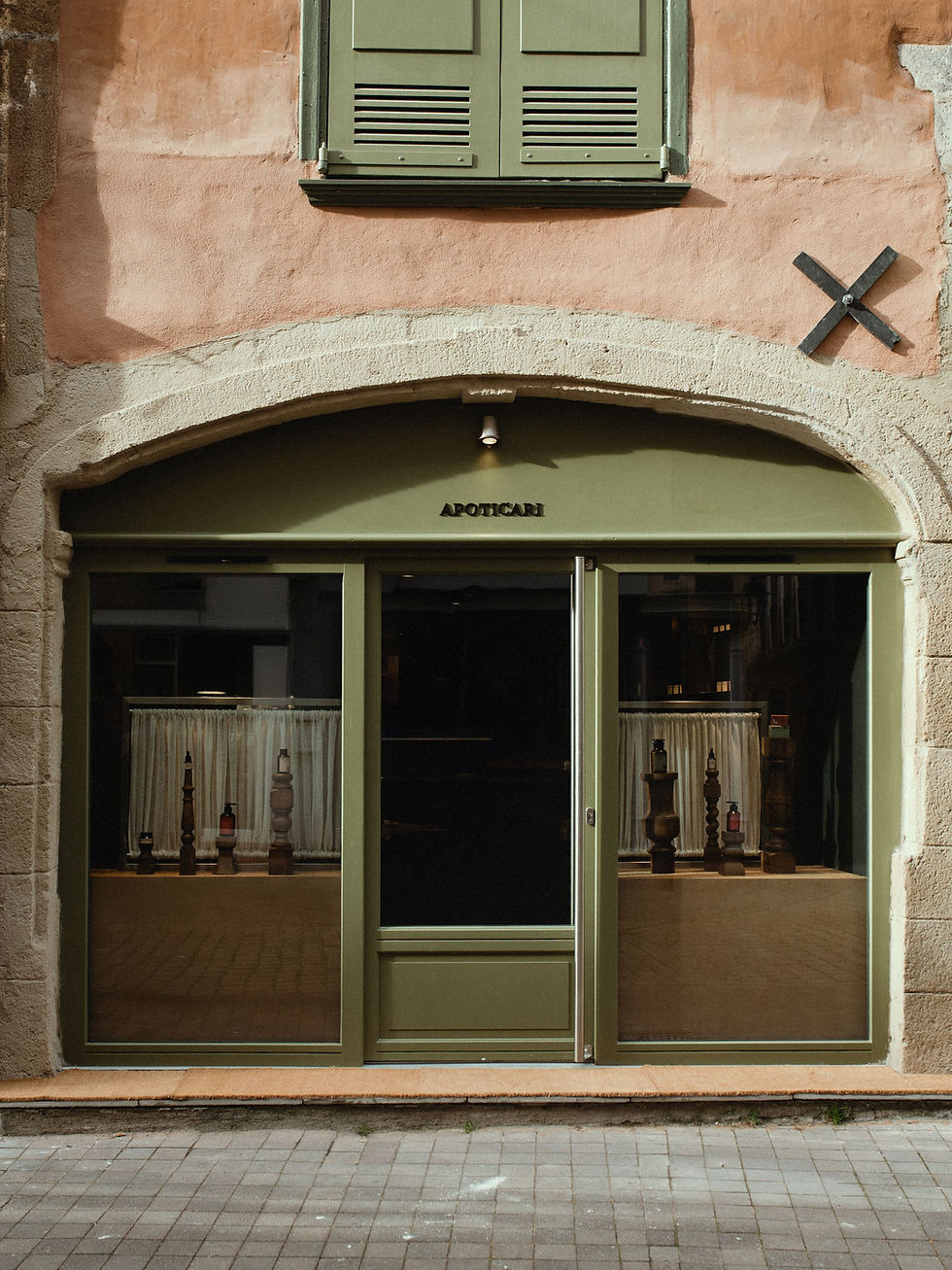 Front of the Apoticari store in Puy en Velay