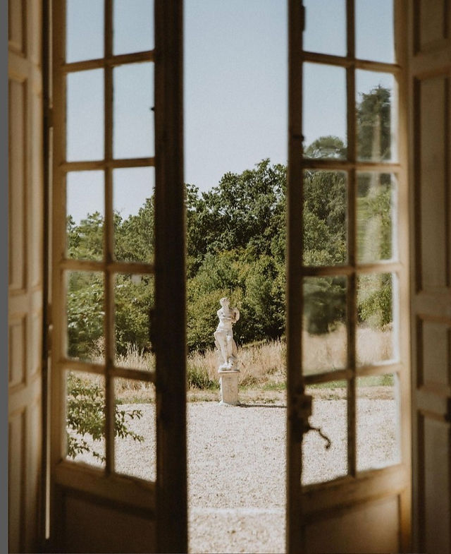 statue de neptune au château du feÿ