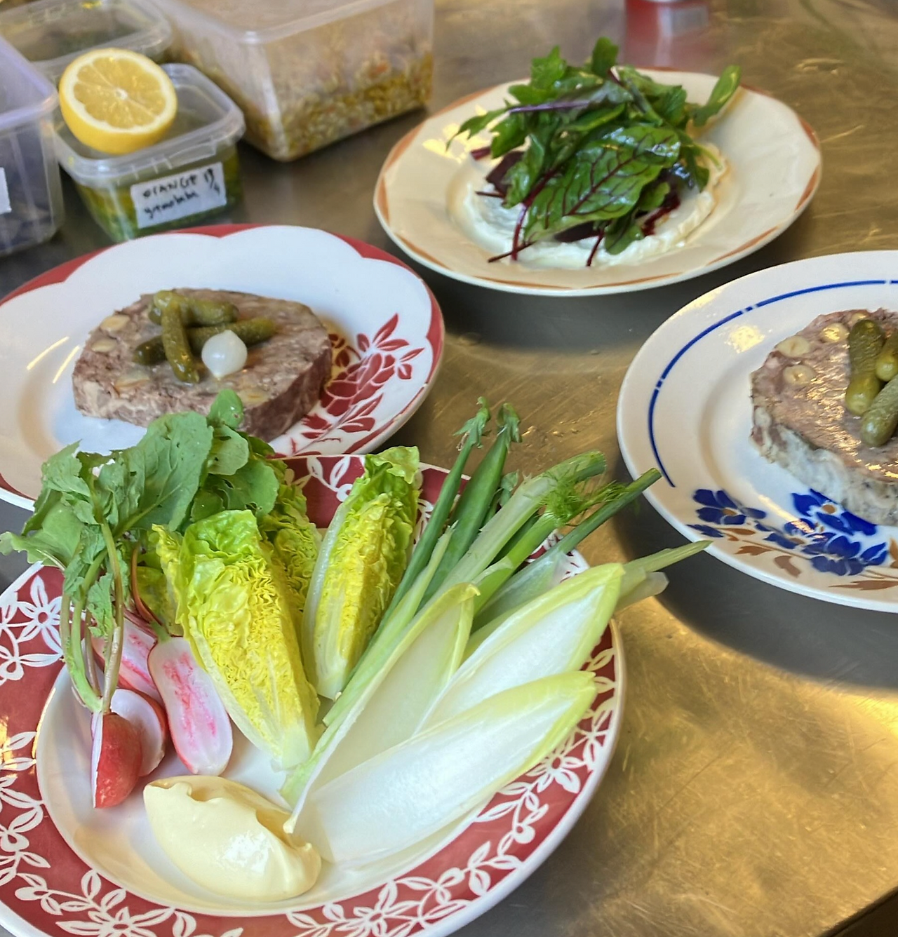 plats au comptoir des bazars