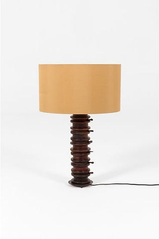 pied de lampe en bois sculpté