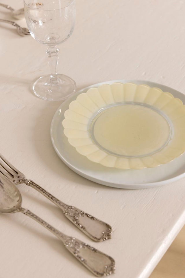 assiette et couverts vintage jaune chez David Gallienne