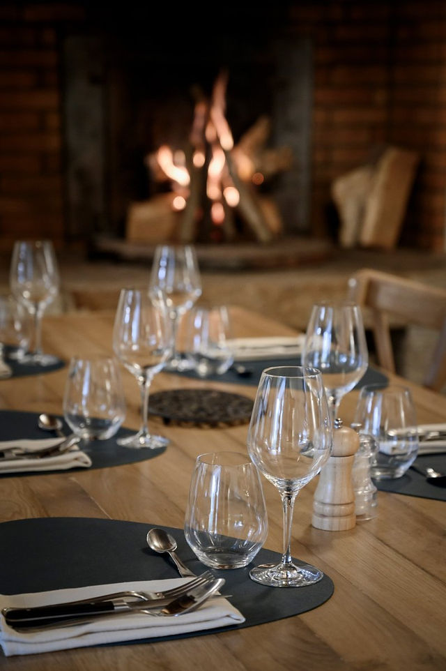 table dressée au restaurant la morinais