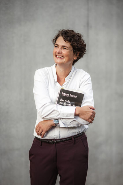 Portrait einer Politikerin die sich für die Umwelt einsetzt