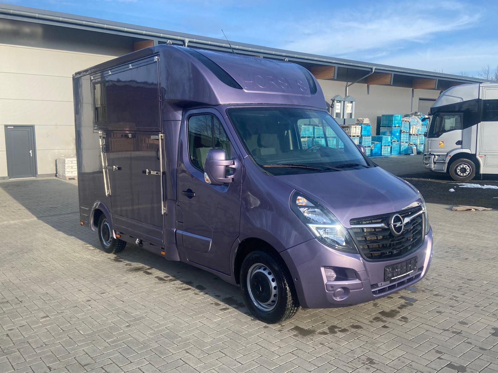 Opel Movano horse transporter 3.5t, 2 lbs., first registration 2021, new body